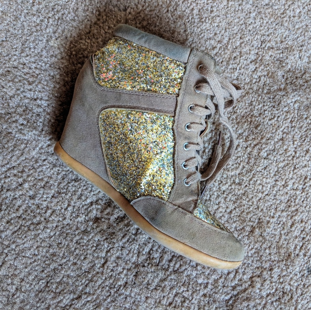 Size 8 Sneaker Style Lace up Heels